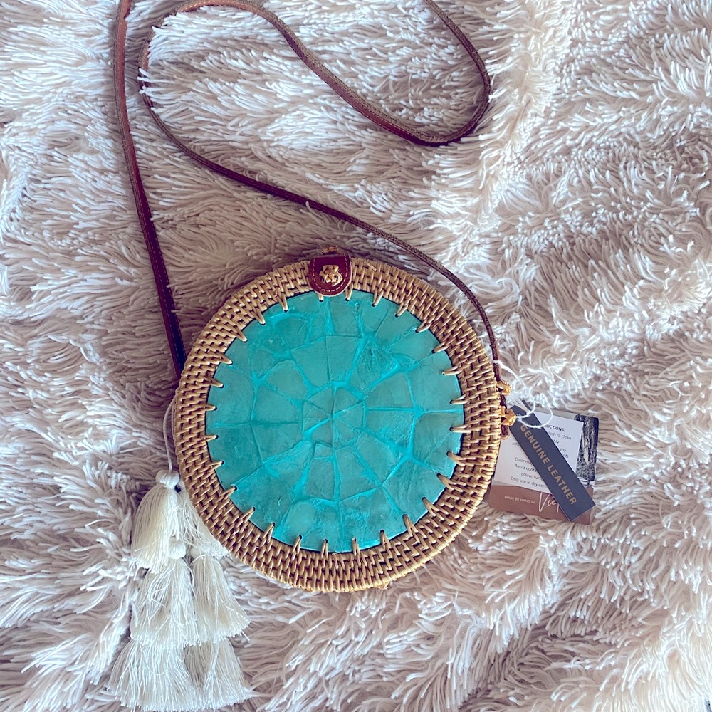 Turquoise shell tassel crossbody bag 🌿